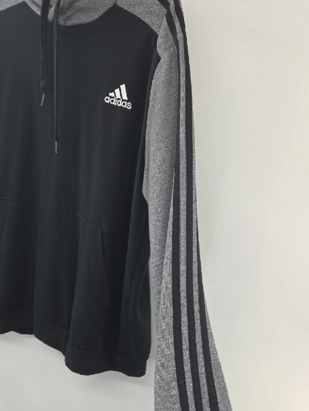 Adidas Men’s Black & Gray Pullover Hoodie with Stripes XL